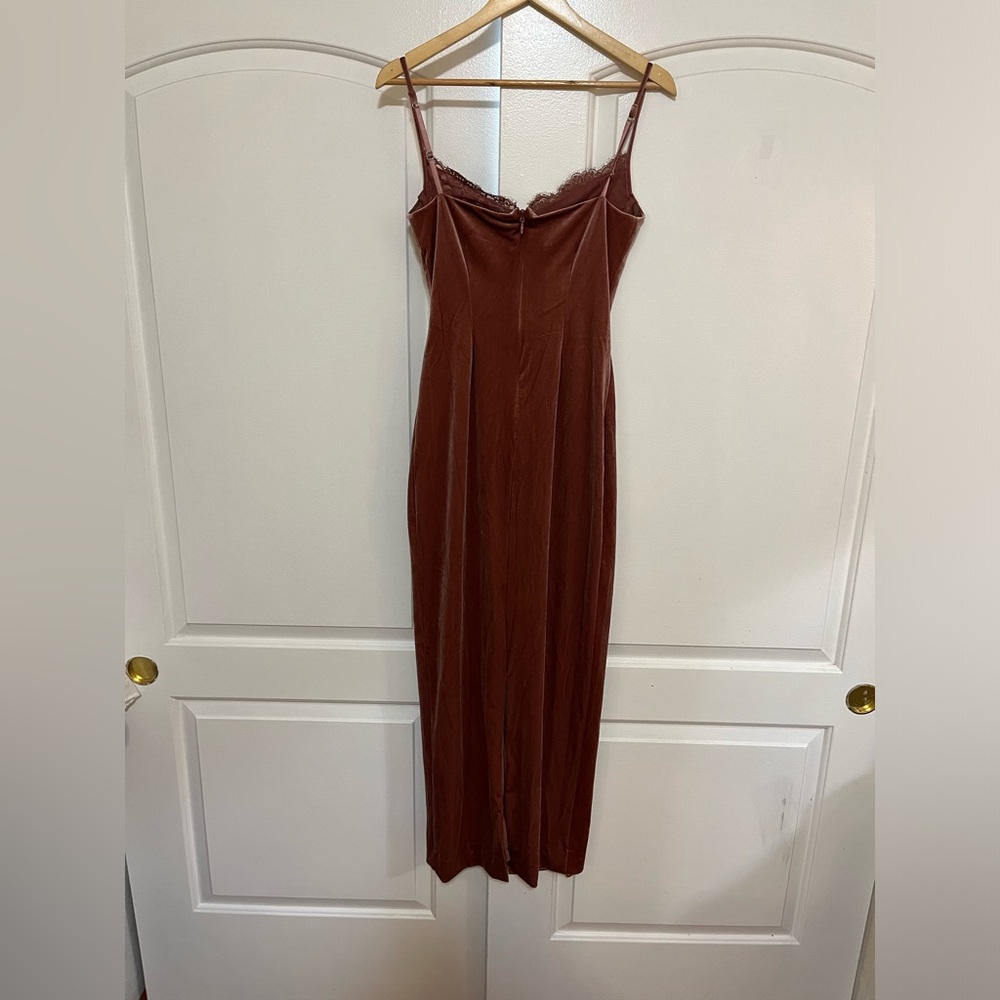 House of CB Azaela soft pink velvet midi dress - Picture 13 of 16